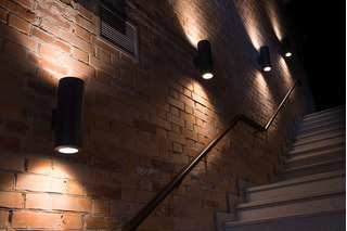 10 modelos de apliques de pared para iluminar y decorar tu hogar