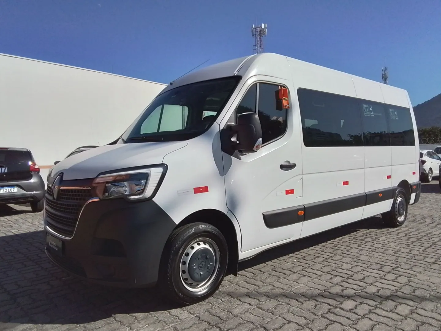 Renault Master 2.3 Dci Diesel Minibus Executive 16l L3h2 3p