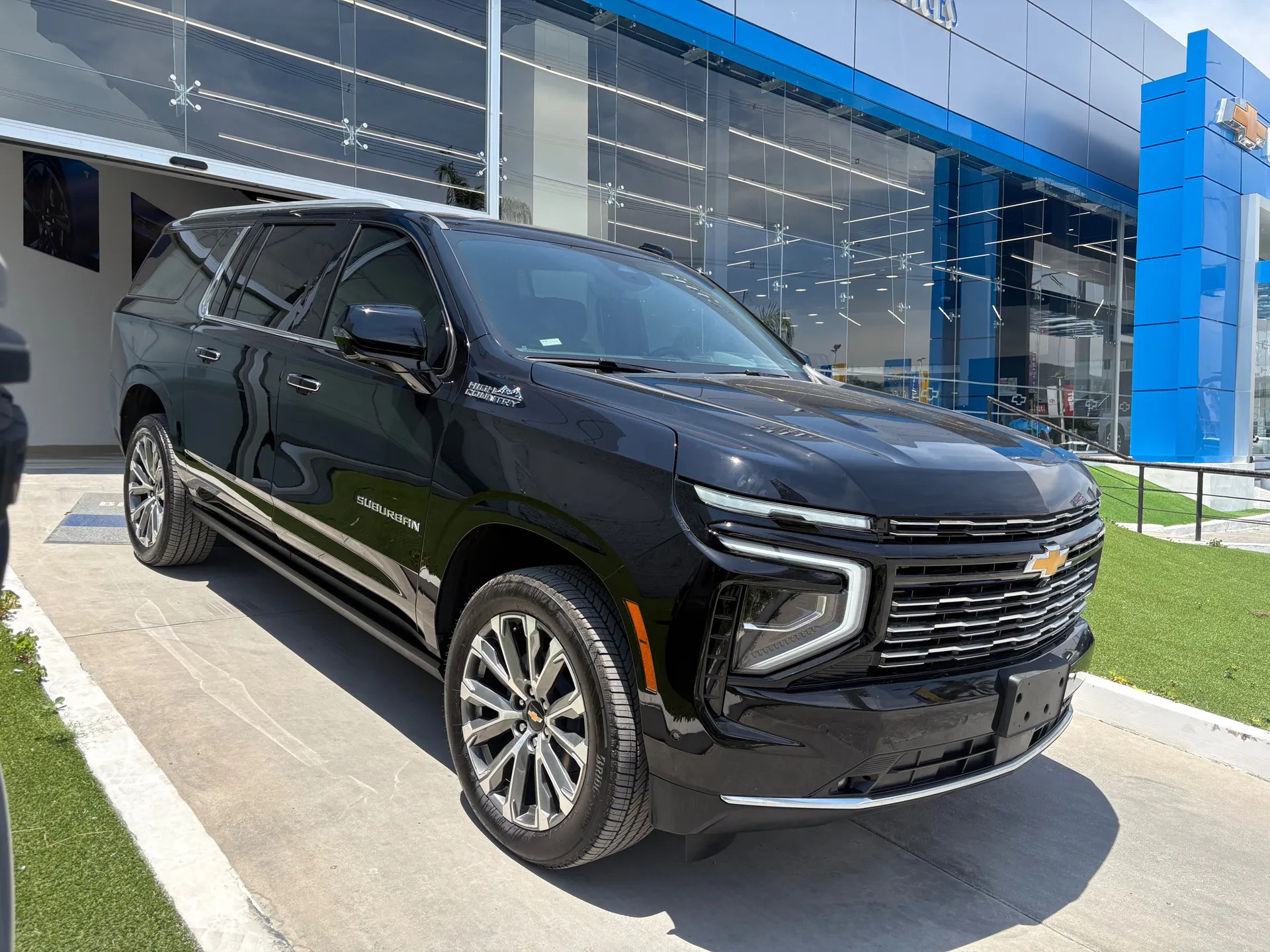 Chevrolet Suburban 6.2 High Country 4x4 At
