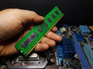 aprenda como instalar una ram de 8gb en su laptop