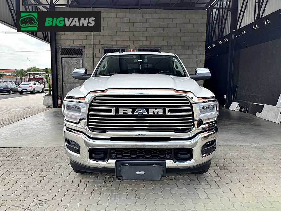 Ram Ram 3500 6.7 Laramie Cab. Dupla 4x4 Aut. 4p