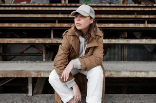 aprenda a combinar sus looks con pantalones cargo 