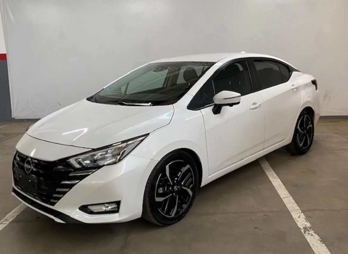 Nissan Versa 1.6 Exclusive Navi At