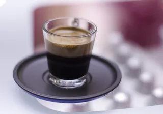 Nespresso o De'Longhi: La batalla de las máquinas de café