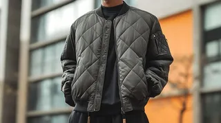 encuentre las mejores combinaciones de chamarra bomber para hombre 