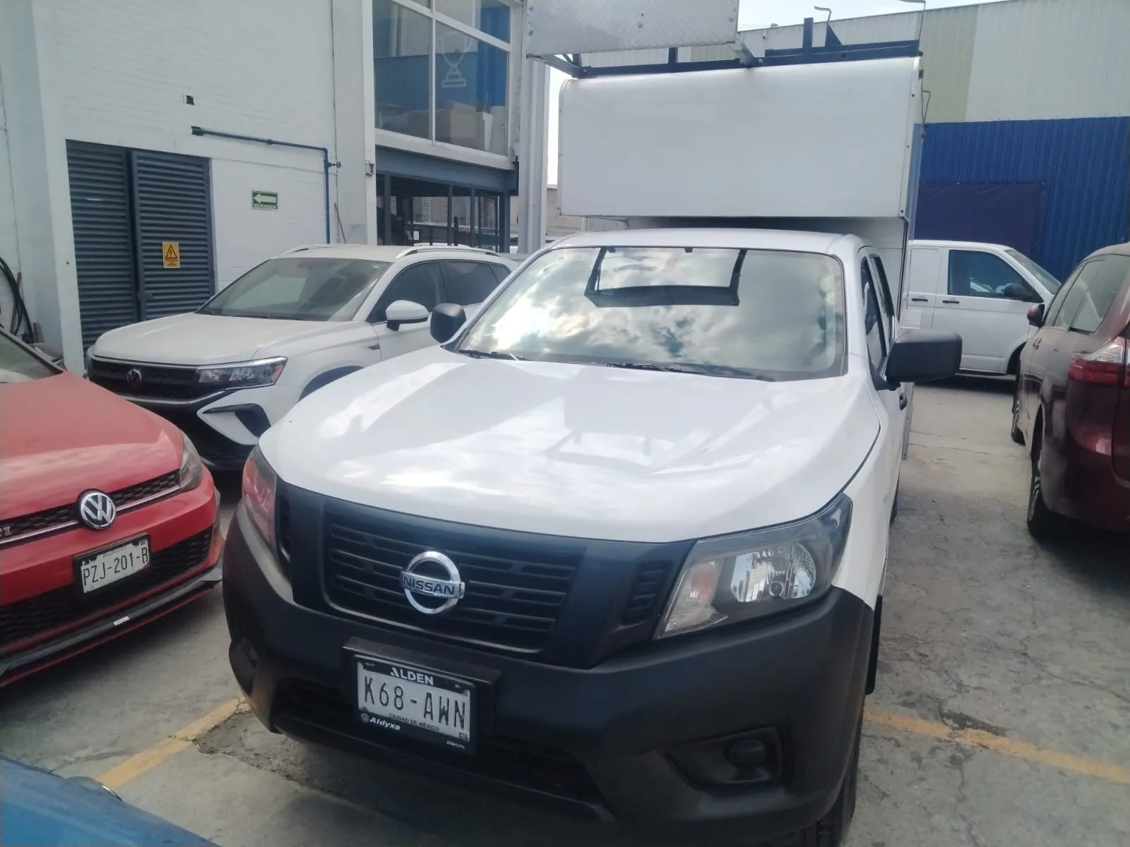 Nissan Np300 2.5 Doble Cabina S Aa Pack Seg Mt 2018 Garantia