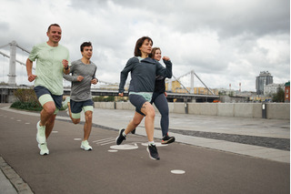 Grupo de personas corriendo