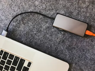 Guía para elegir el tipo de cargador para notebook que necesitas