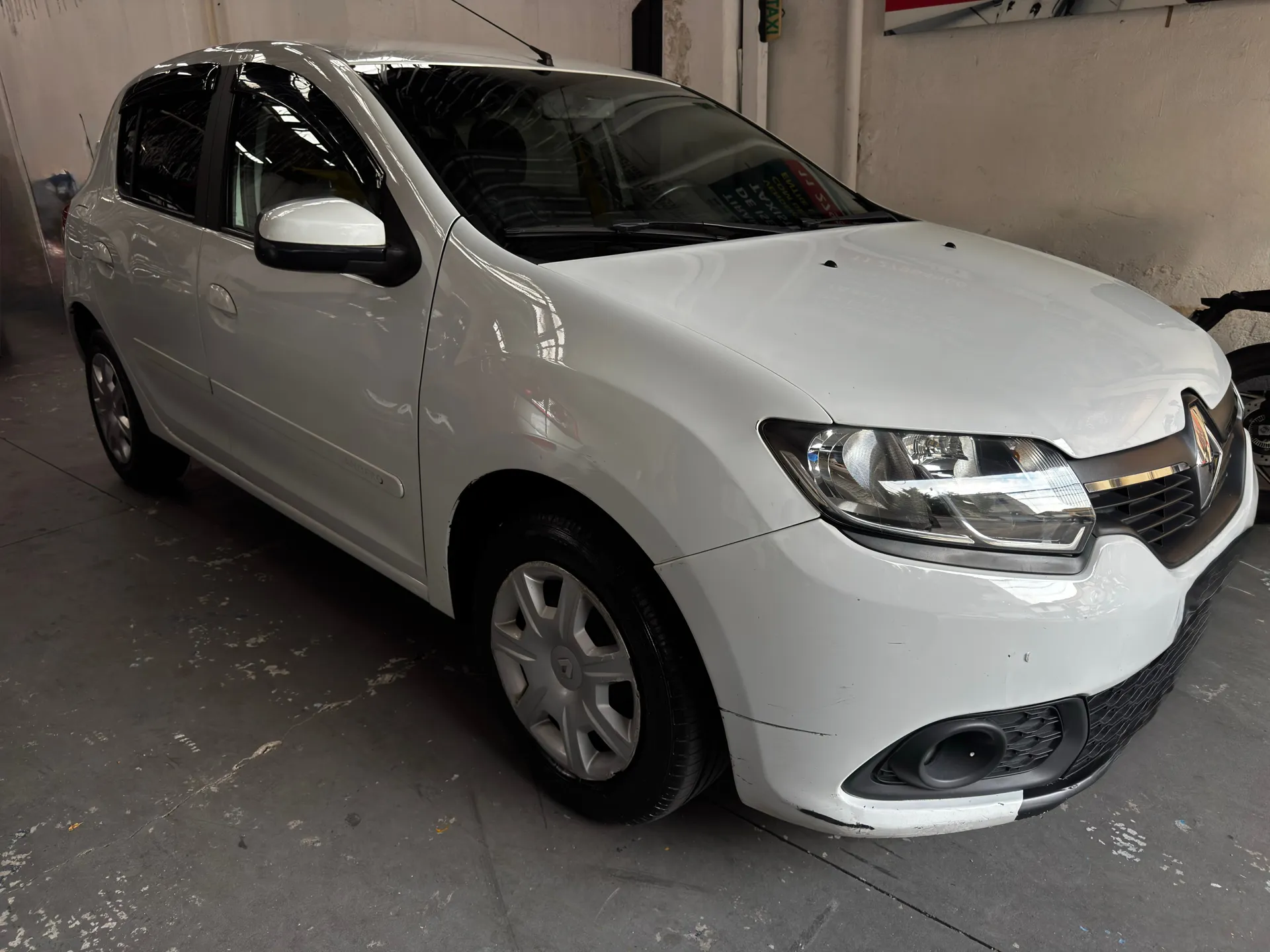 Renault Sandero 1.0 16v Authentique Hi-power 5p