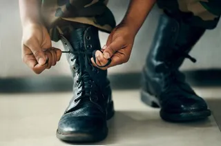 aprenda a ablandar botas militares 