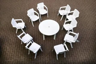 Mesa de Madera Plegable o de Plástico: Mejores opciones para diferentes espacios