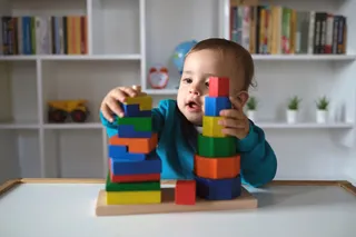 Bloques magnéticos vs. Perlas: explorando diferentes enfoques para armar