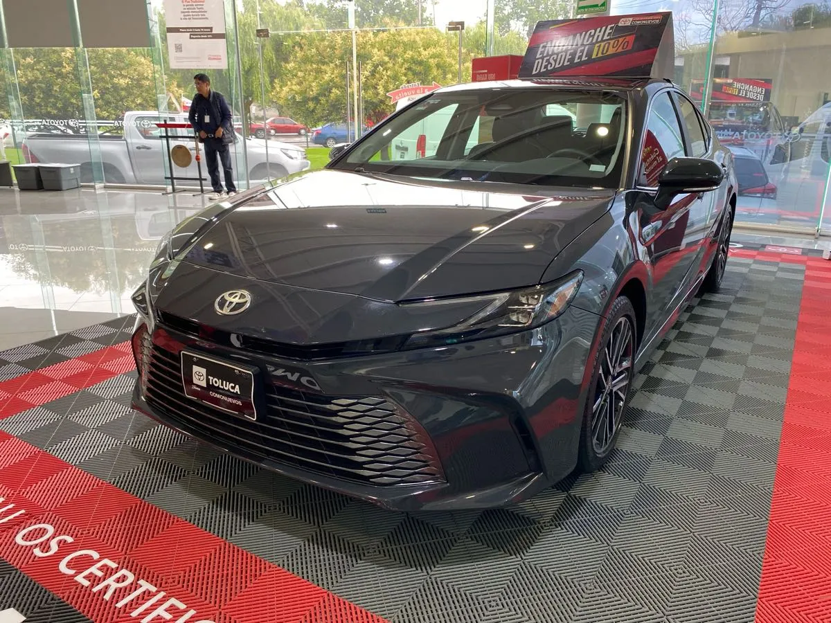 Toyota Camry 2025