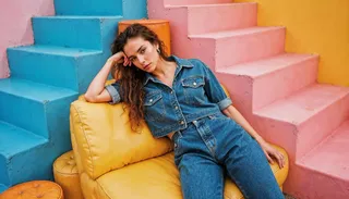 conozca todo sobre los mom jeans 