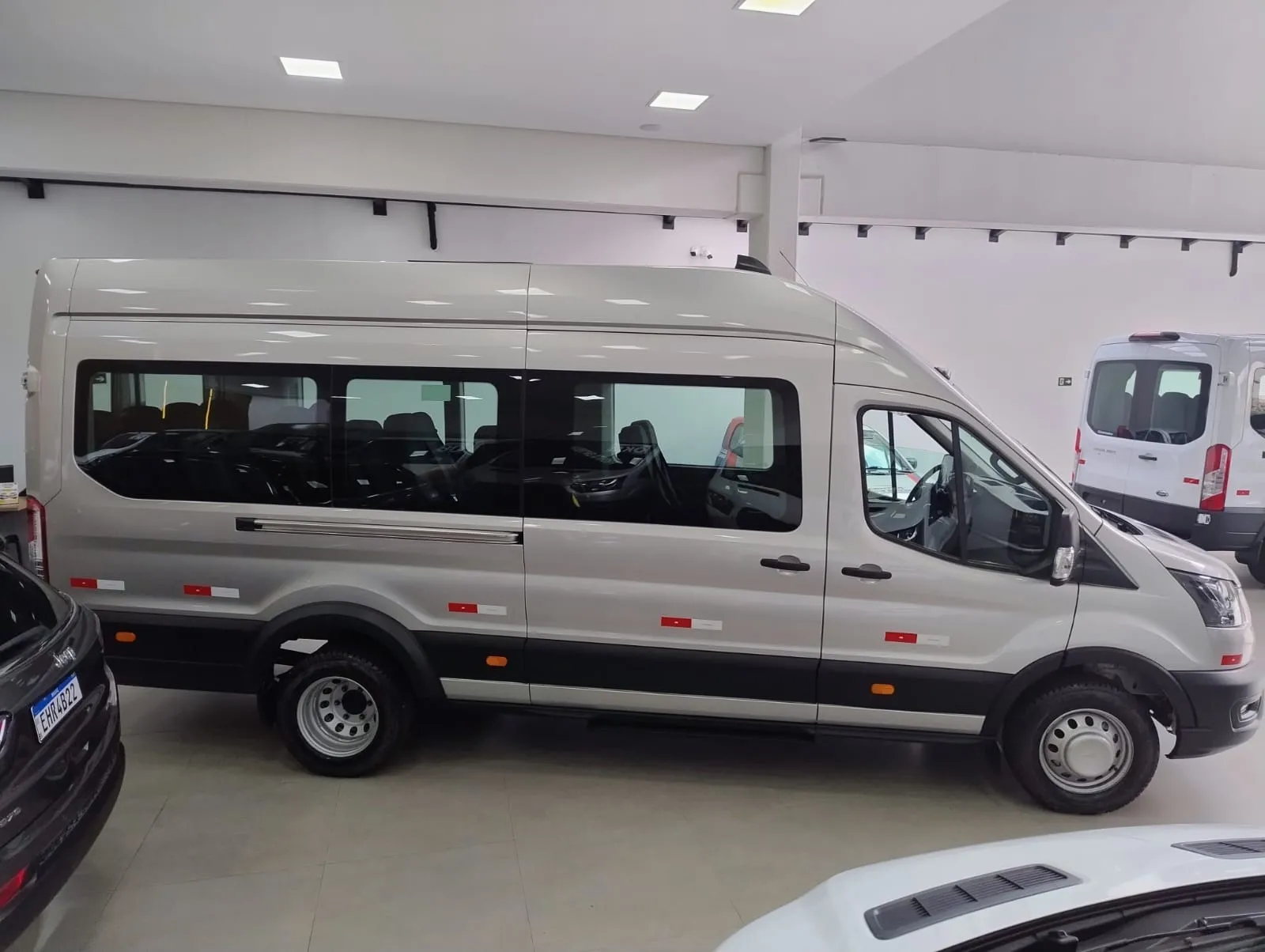 Ford Transit Minibus 17 Lugares 0km 2025 Prata 5p