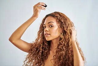 Los mejores tratamientos para cabello rizado: guía completa y productos eficaces