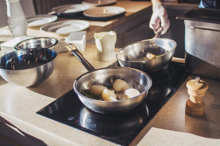 Panela sobre o cooktop