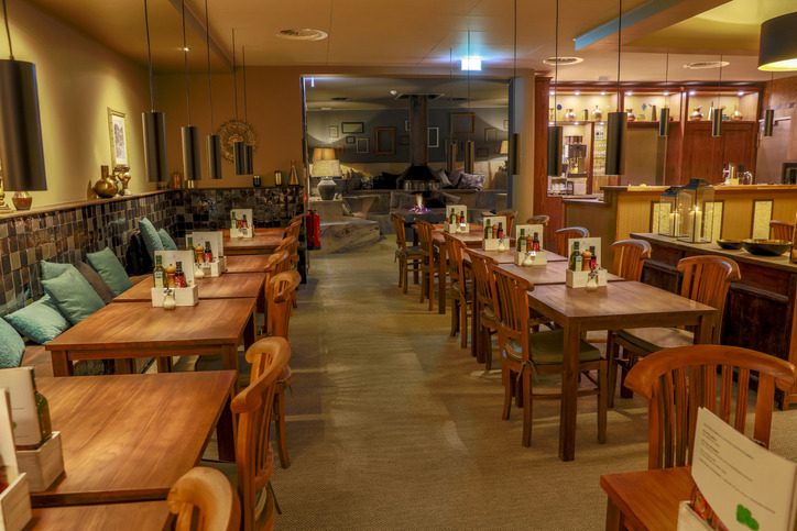 Mesas de madera para restaurante.