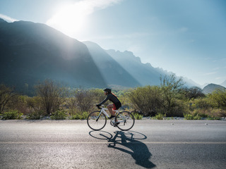 Ciclista en la carretera