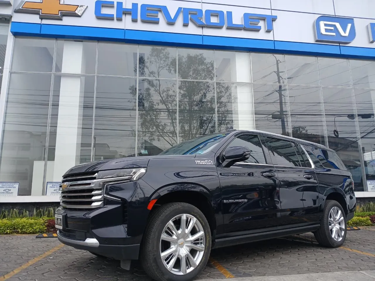 Chevrolet Suburban 2023
