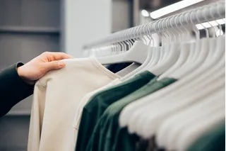 ¿Cuál es la diferencia entre camisa y camiseta? ¡Descúbralo aquí!