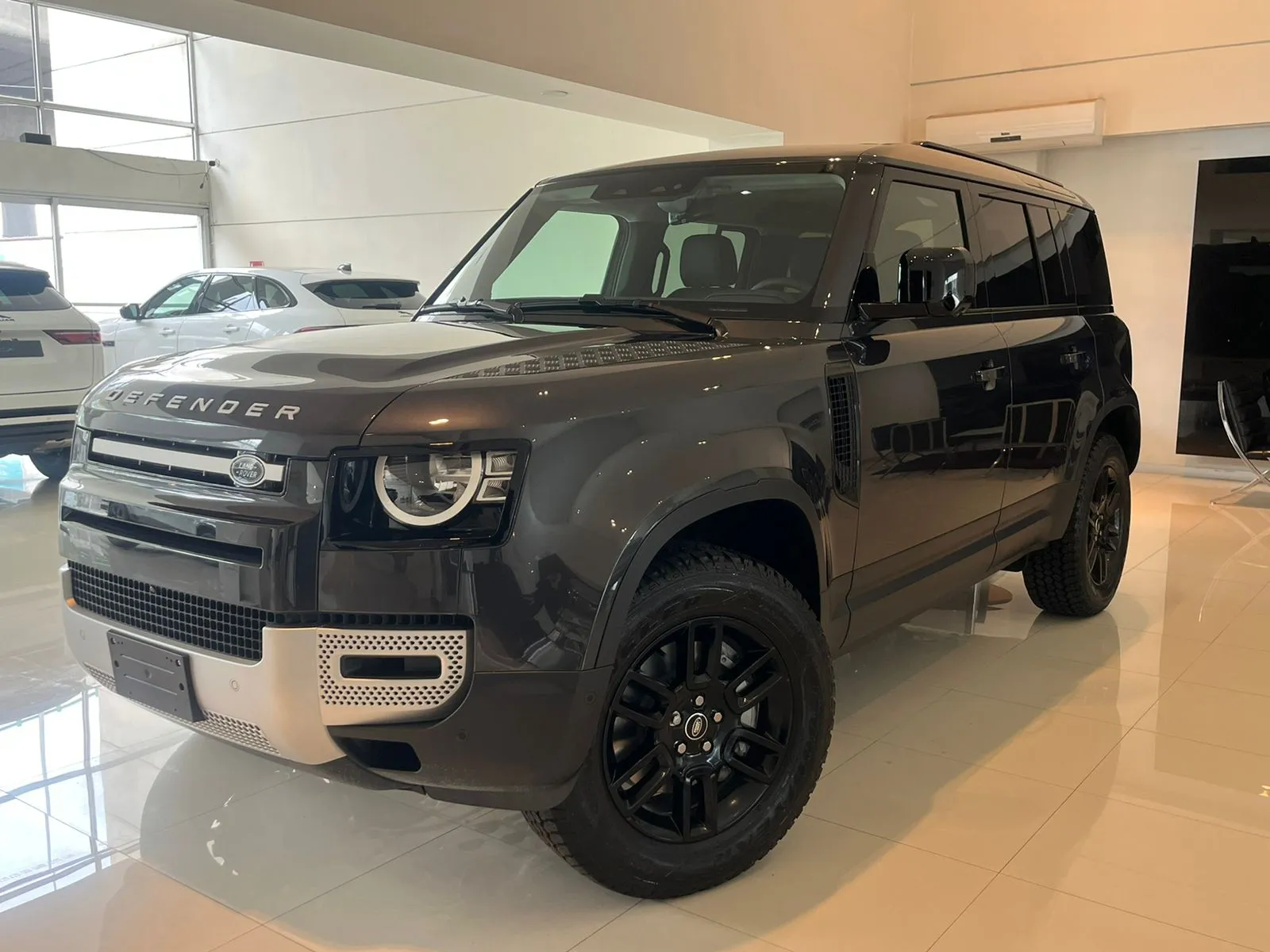 Land Rover Defender 2025