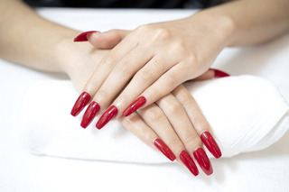 conozca todo sobre las uñas Brat