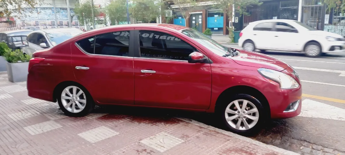 Nissan Versa 1.6 Advance Manual (no Etios) 2017