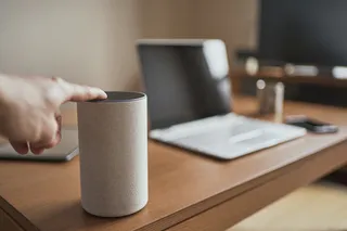 Análisis comparativo de parlantes Bluetooth Logitech y Sony: explorando la innovación y superioridad