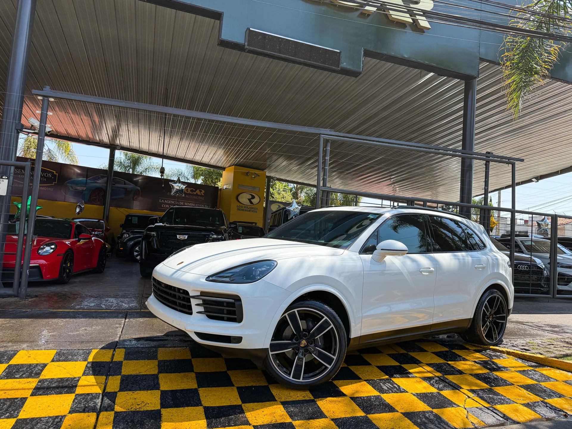 Porsche Cayenne Platinum Edition 2023