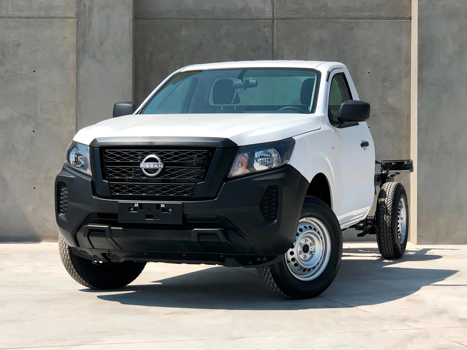 Nissan Np300 2.5 Chasis Cabina Mt Ac