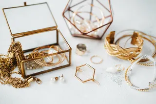 Comprende la diferencia entre bisutería y joyas y elige la que mejor se adapte a tu estilo.