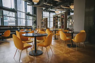Sillas para restaurante: consejos para elegir comodidad y durabilidad