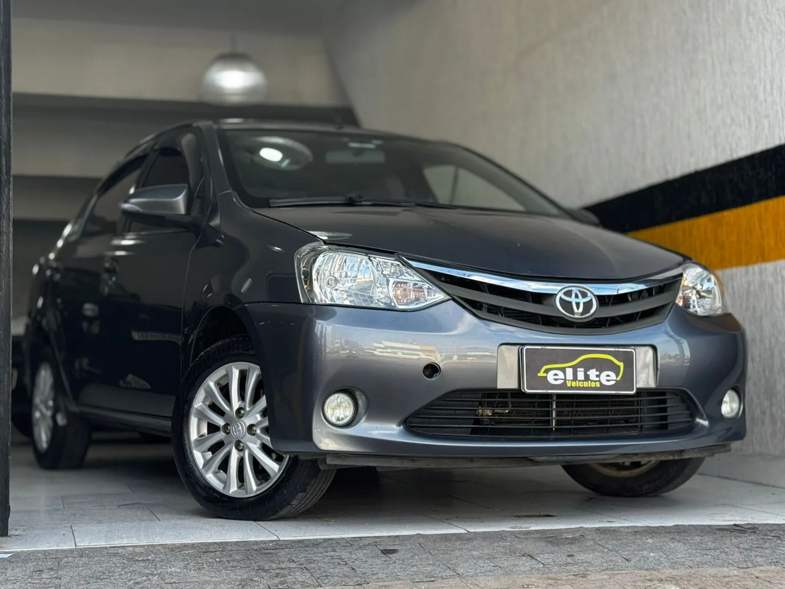 Toyota Etios Sedán 1.5 16v Xls 4p