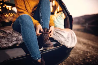 Consejos y outfits para usar botas con cordones en invierno