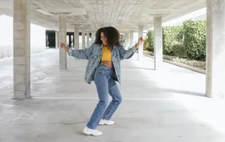 Descubrí los estilos icónicos de Levis que siguen dejando su huella en la moda.
