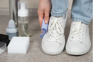 conozca la mejor manera de limpiar sus tenis nike cortez 