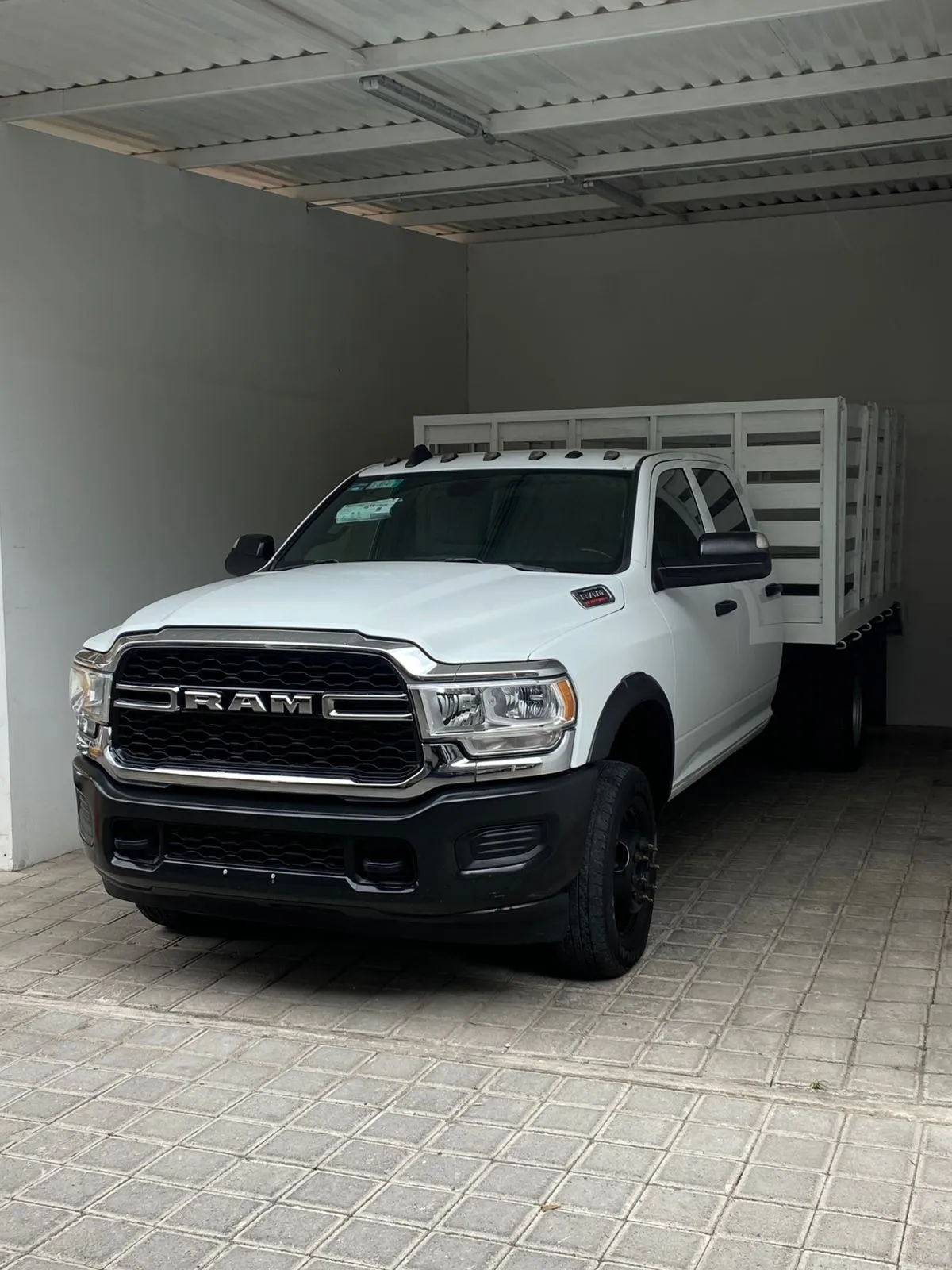 Ram 4000 Crew Cab Chasis Cab 4x4 V8 8a