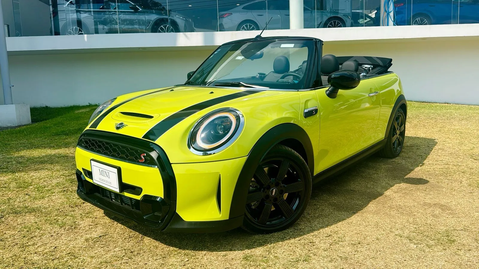 Mini Cooper Convertible 1.5 Iconic At