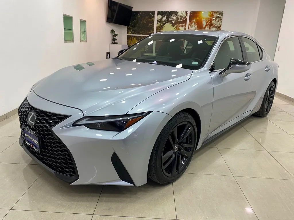 Lexus Is 300 2023 Plata