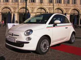 Fiat 500 estacionado