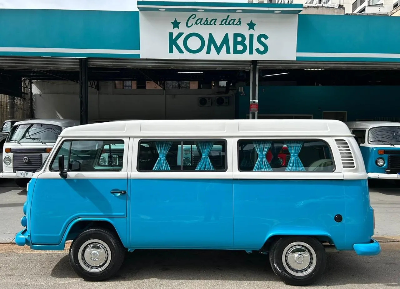 Volkswagen Kombi 1.4 Standard Total Flex 3p