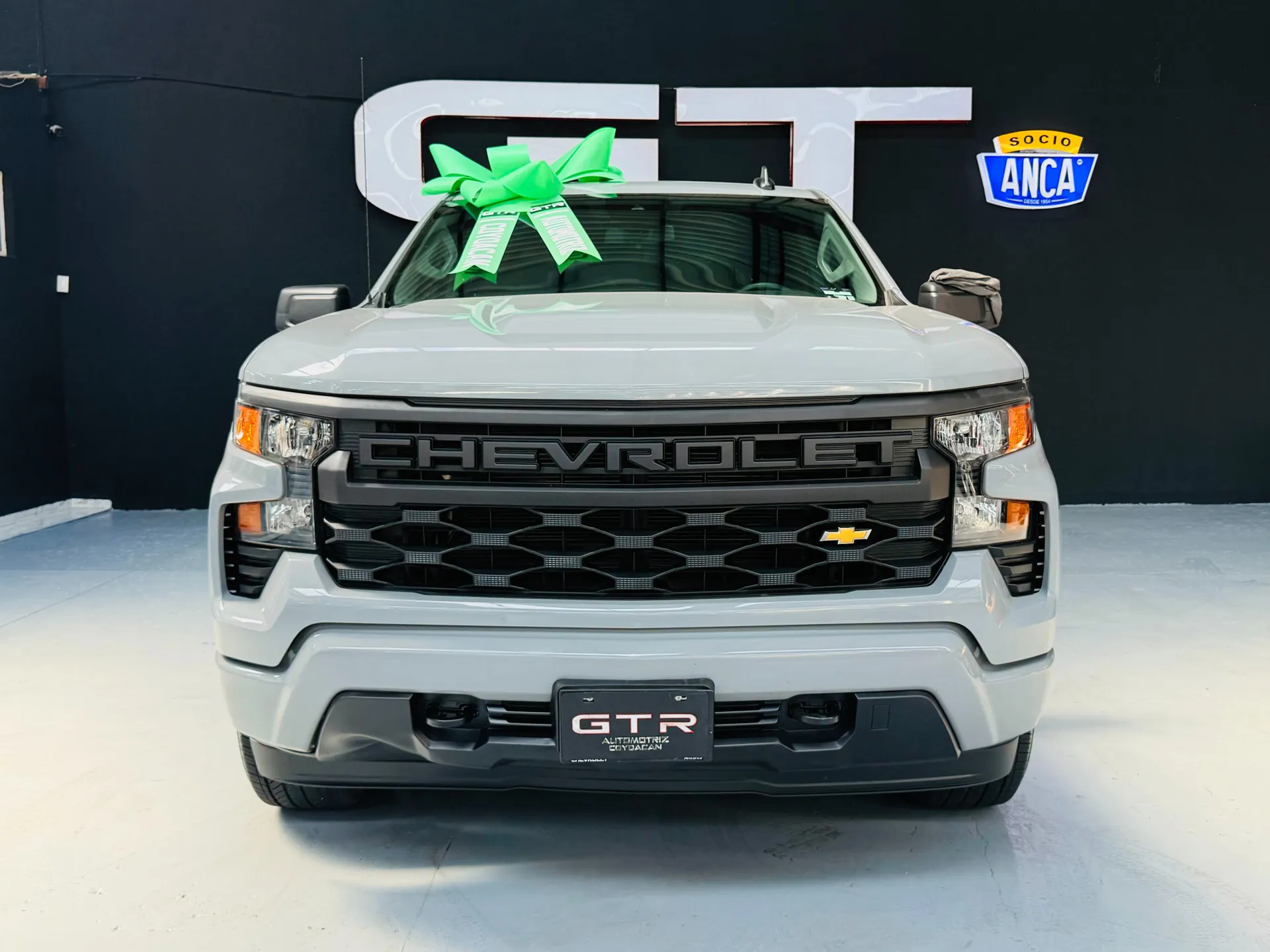 Chevrolet Silverado Custom 2025