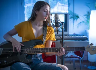 Todo sobre bajos Fender: Historia, diseño y características.