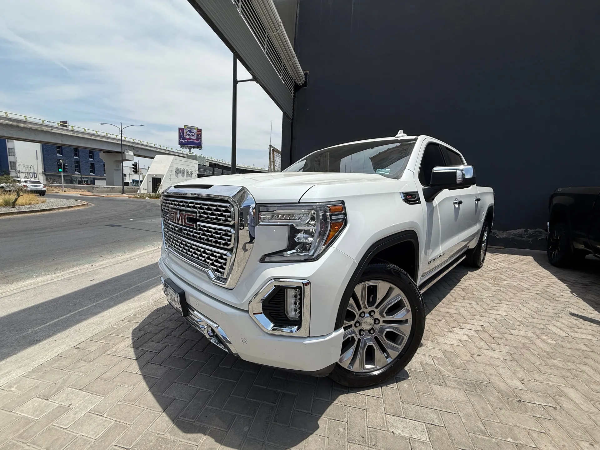 Gmc Sierra 6.2 Denali Dvd At