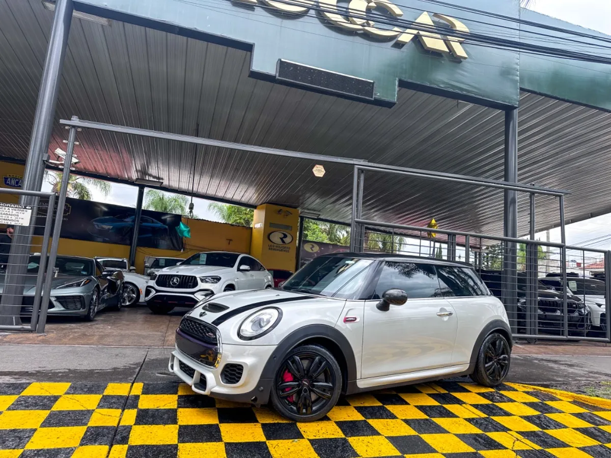 Mini Cooper Jhon Cooper Works 2018     