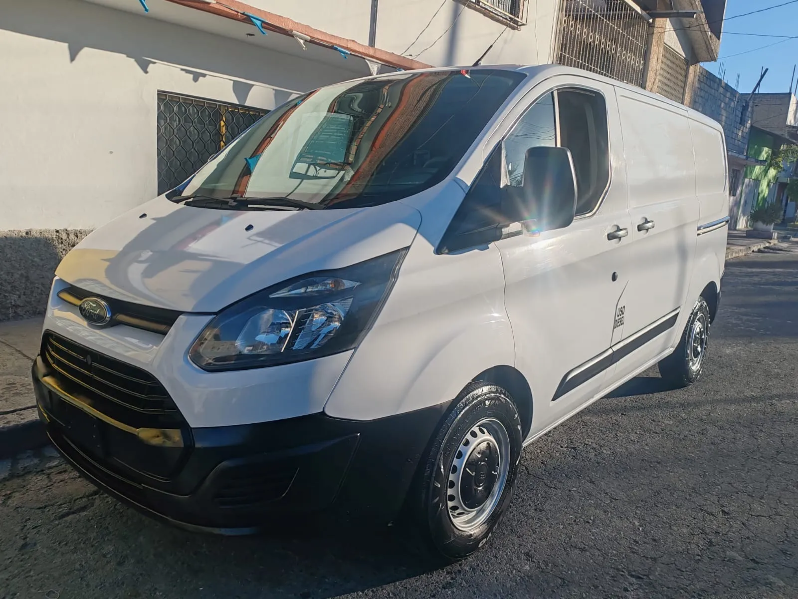 Ford Transit 2.2 Modelo 2015  Van Corta Techo Bajo Custom Mt