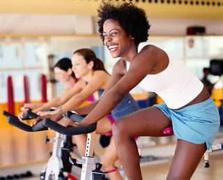 Descubre los beneficios de usar la bicicleta estática