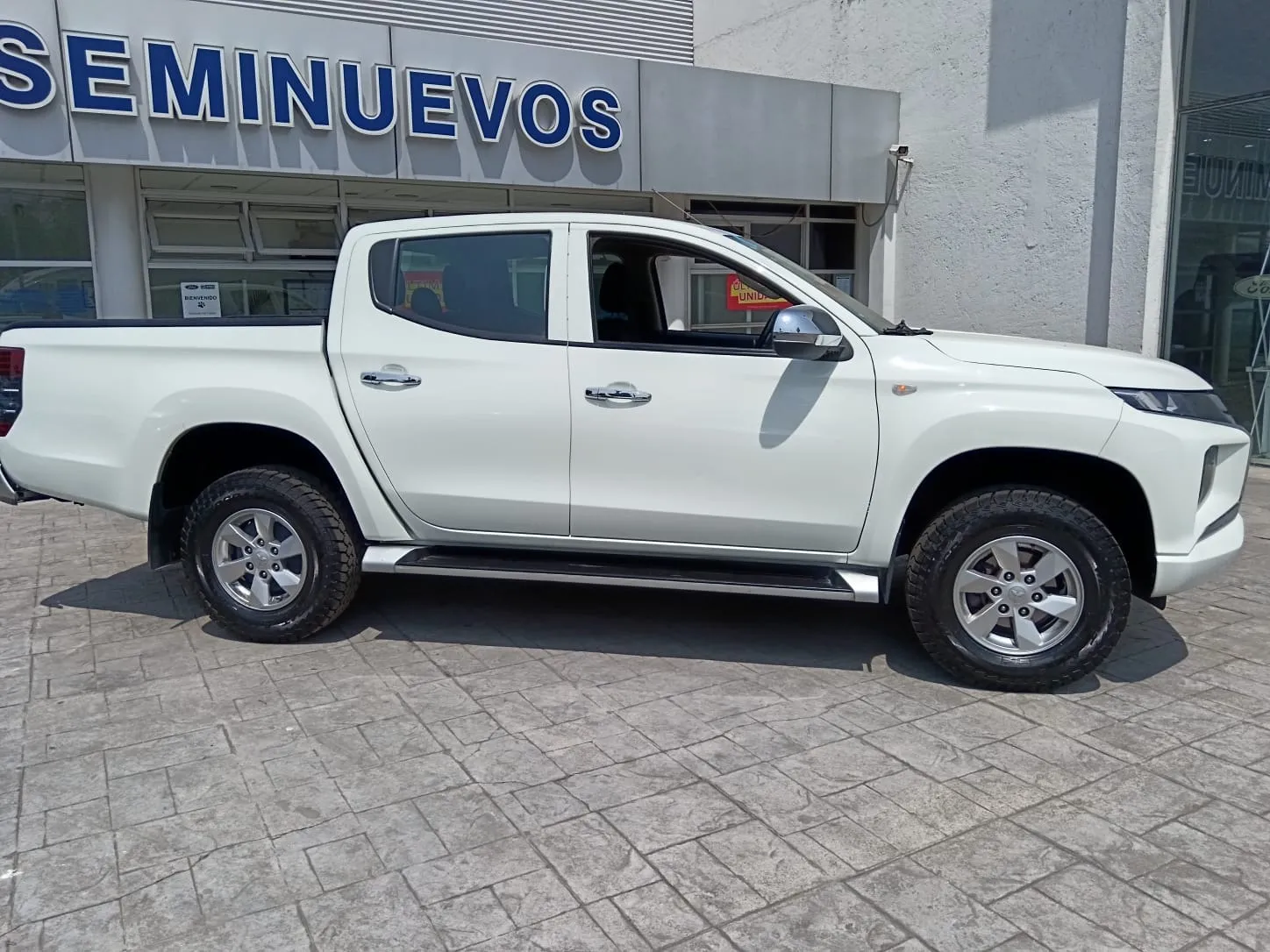 Mitsubishi L200 2.4 Cabina Doble 4x2 Mt