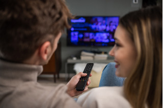 Pareja viendo la TV